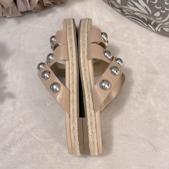 Marc Fisher Prisca Nude Silver Stud Gladiator Platform Sandals NWOT Sz 9.5 - Picture 3 of 13